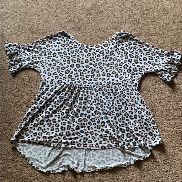 Boutique: Leopard Print Babydoll Tee - Picture 4 of 8